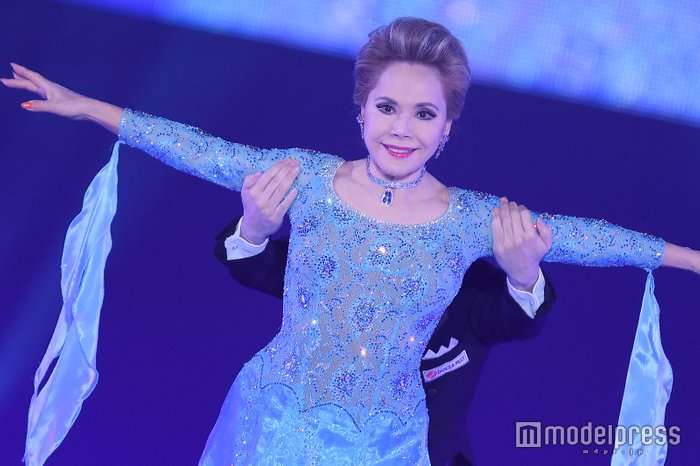 デヴィ夫人、優雅なダンスで「タイタニック」再現 関コレ初出演で“婚活論”伝授＜関コレ2019S／S＞ - モデルプレス