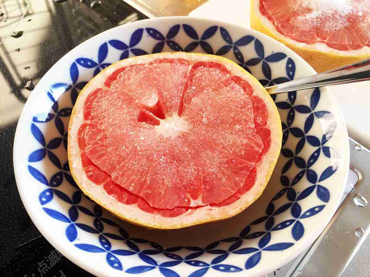 【衝撃】グレープフルーツを半分に切って砂糖をかけて食べると激ウマ | ロケットニュース24