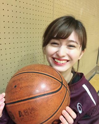 8頭身女子大生・菜波　SNSでバズって…CanCam専属モデルに抜てき