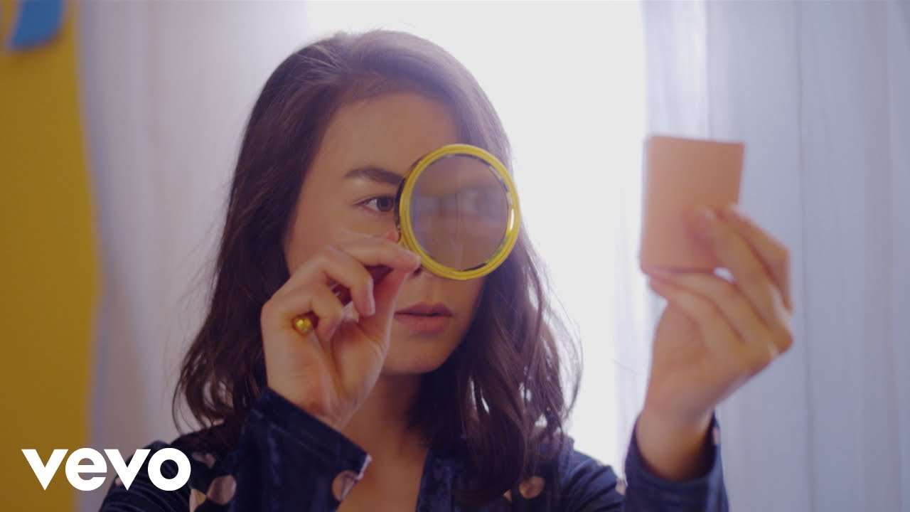 Mitski - Nobody (Official Video) - YouTube