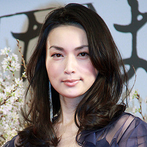 長谷川京子、玉ねぎを丸々使った大胆料理に「おいしそう」の声が殺到