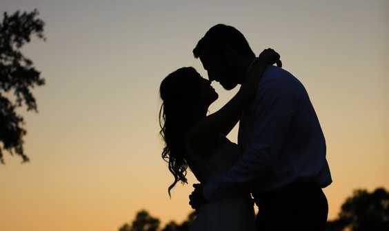 年上の女性と結婚する割合は24.2%! 日本で一番、年上の女性に優しい県は長崎県、次いで宮崎県♬ |   高知の婚活!結婚宅急便♪