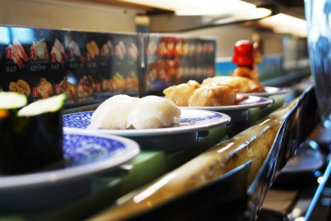 回転寿司デート 経験者は半数以上 一番やってはいけない 女性のng行為とは ガールズちゃんねる Girls Channel