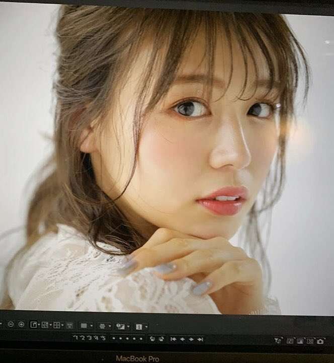 井口綾子写真集がスピード重版「よしっ！」