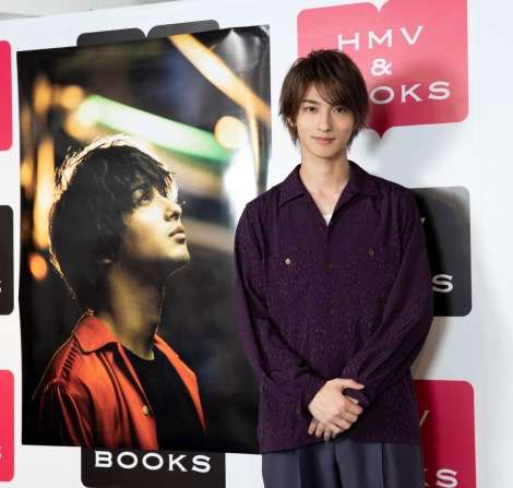 横浜流星、ファン3000人と握手　大ブレイクで写真集が4度目重版＆累計5万部突破 | ORICON NEWS