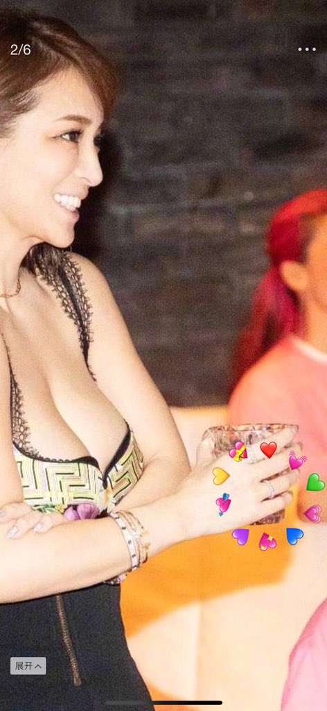 浜崎あゆみ、ライブのステージ衣装に批判殺到「安室奈美恵のパクリ」「これはひどい」 