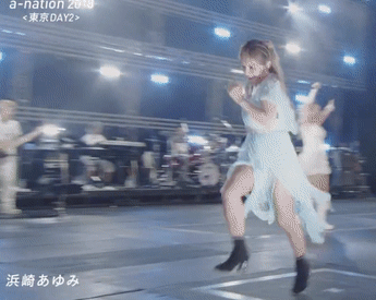 浜崎あゆみ、リハーサル中の姿に驚きの声「不自然なあごが怖い」「加工なの?」