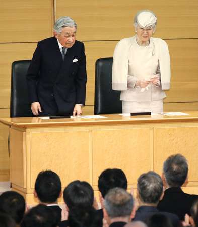 両陛下、皇居外で最後の公務=「みどりの式典」出席