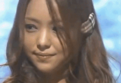 浜崎あゆみ、ライブのステージ衣装に批判殺到「安室奈美恵のパクリ」「これはひどい」 