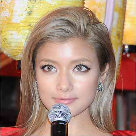 ローラ、“政治的発言連発もCM女王”の裏に「密会報道」大物社長がいる！？ | アサ芸プラス