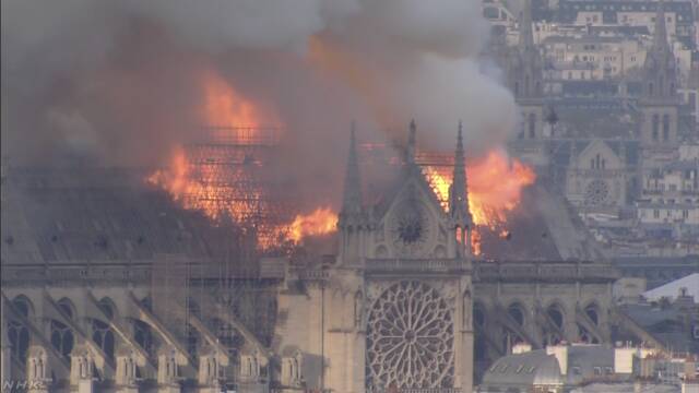 パリのノートルダム大聖堂で火災 | NHKニュース