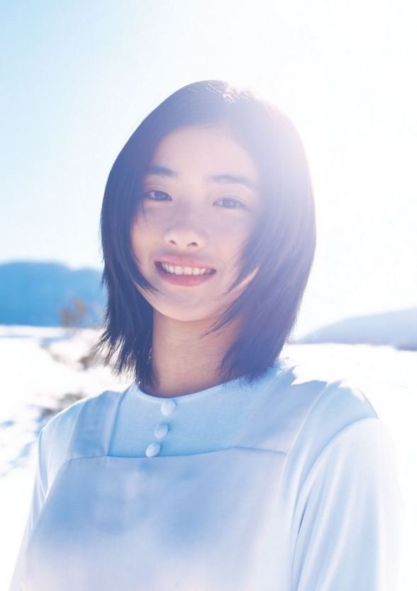 石原さとみ、16歳の初々しいセーラー服姿再び　ファースト写真集が復刻