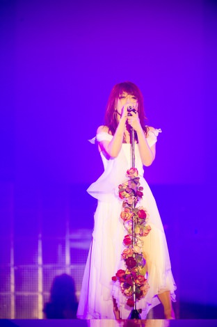 浜崎あゆみ、ライブのステージ衣装に批判殺到「安室奈美恵のパクリ」「これはひどい」 