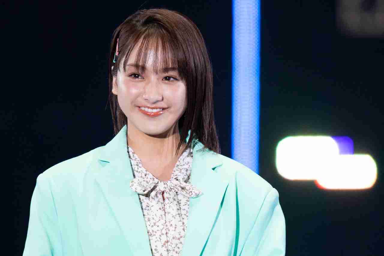 平祐奈、ベンチコートに包まった"不意打ち"ショットを公開 | AbemaTIMES