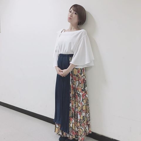 妊娠発表の矢口真里、ふっくらお腹ショットを公開