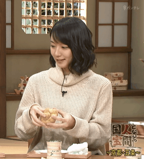 【暇なひと~!】スッゴク好みのイケメンの前で、「シュークリーム」をお洒落に食べる方法を考えよう!