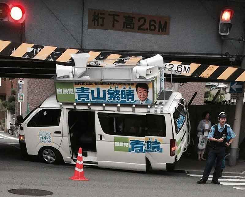 選挙カーから「猫ちゃんたち、ありがとう」 気になって自宅の窓を振り返ってみると…