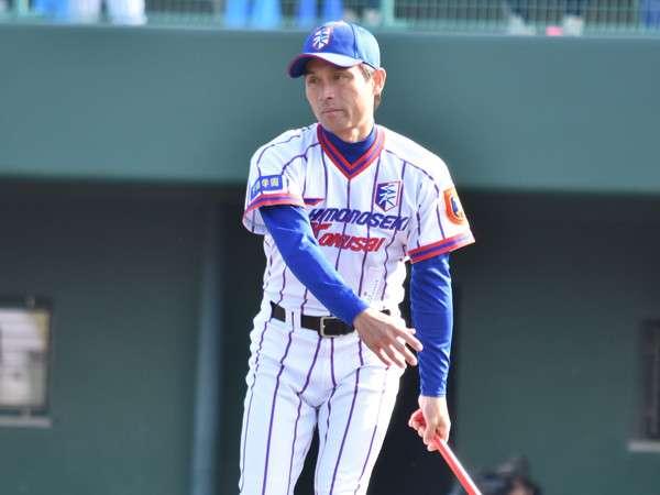 高校野球の地味なユニホーム、坊主頭、軍隊みたいな入場行進 必要ですか？