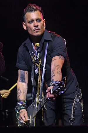 元妻、ジョニー・デップの薬物乱用による暴力主張
