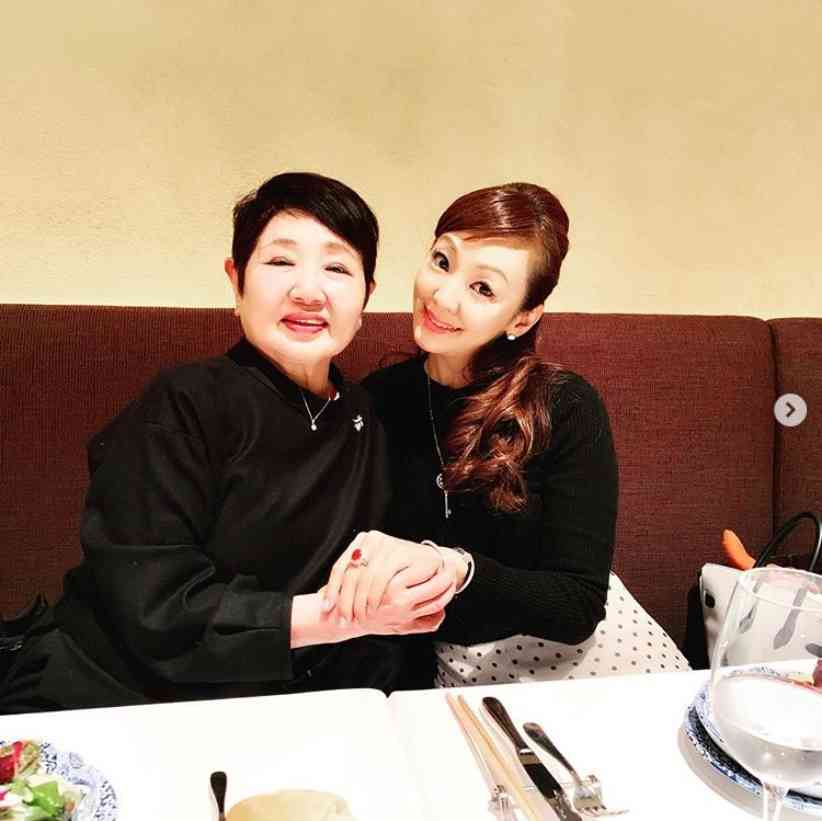 神田うの、泉ピン子との“母娘”ショット公開　「やんちゃな私をよく可愛がって下さいました」