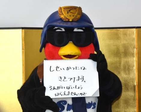 つば九郎、刑事役で俳優デビュー! 「ぶるーりぼんしょう」獲得宣言
