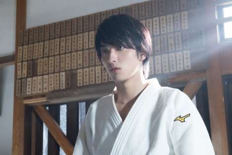 横浜流星のクールな表情から感極まる姿まで… 映画『チア男子!!』場面写真公開