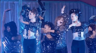 浜崎あゆみ、ライブのステージ衣装に批判殺到「安室奈美恵のパクリ」「これはひどい」