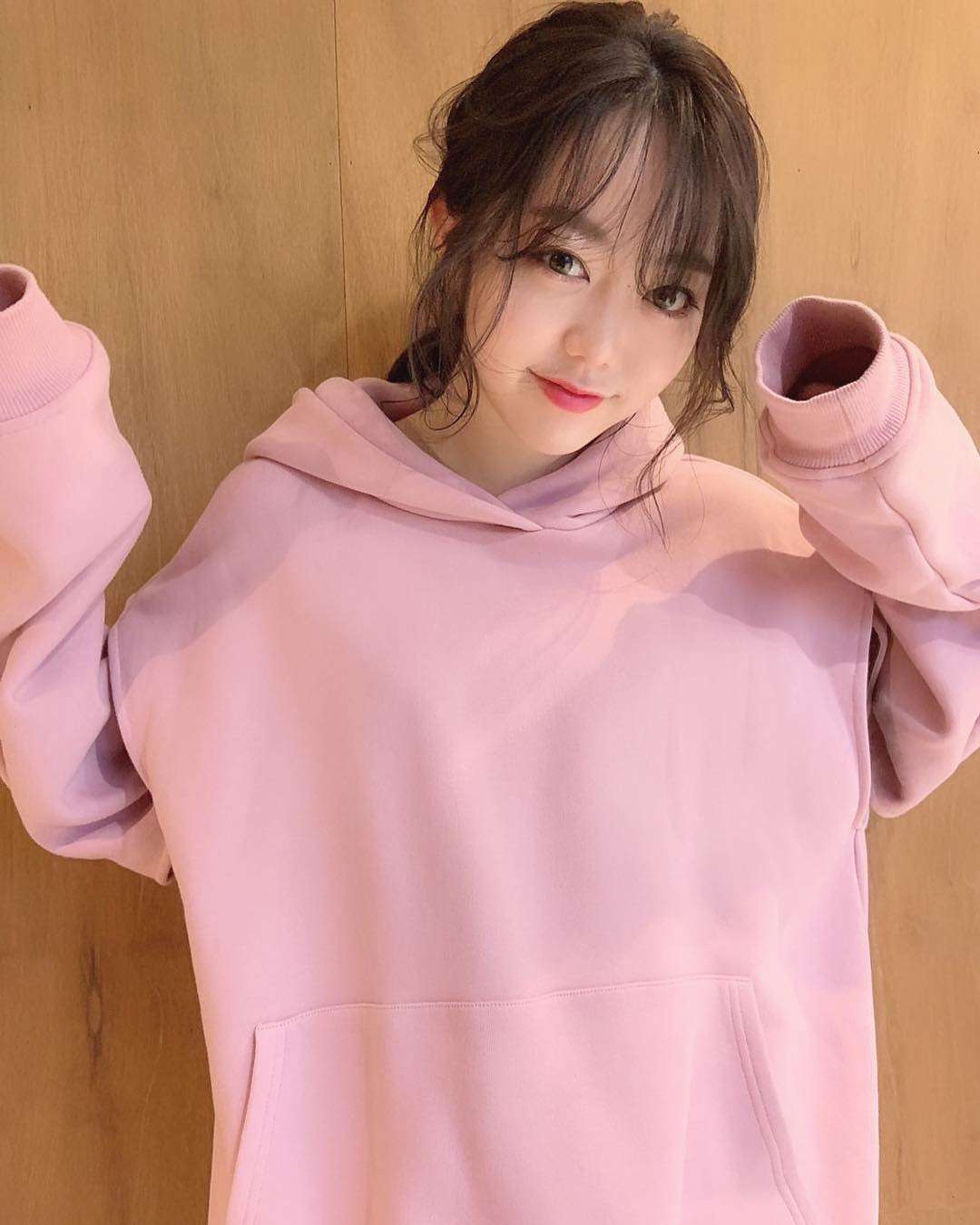 峯岸みなみ‟イケメンとハグ報道後”インスタ再開も、ファンから賛否