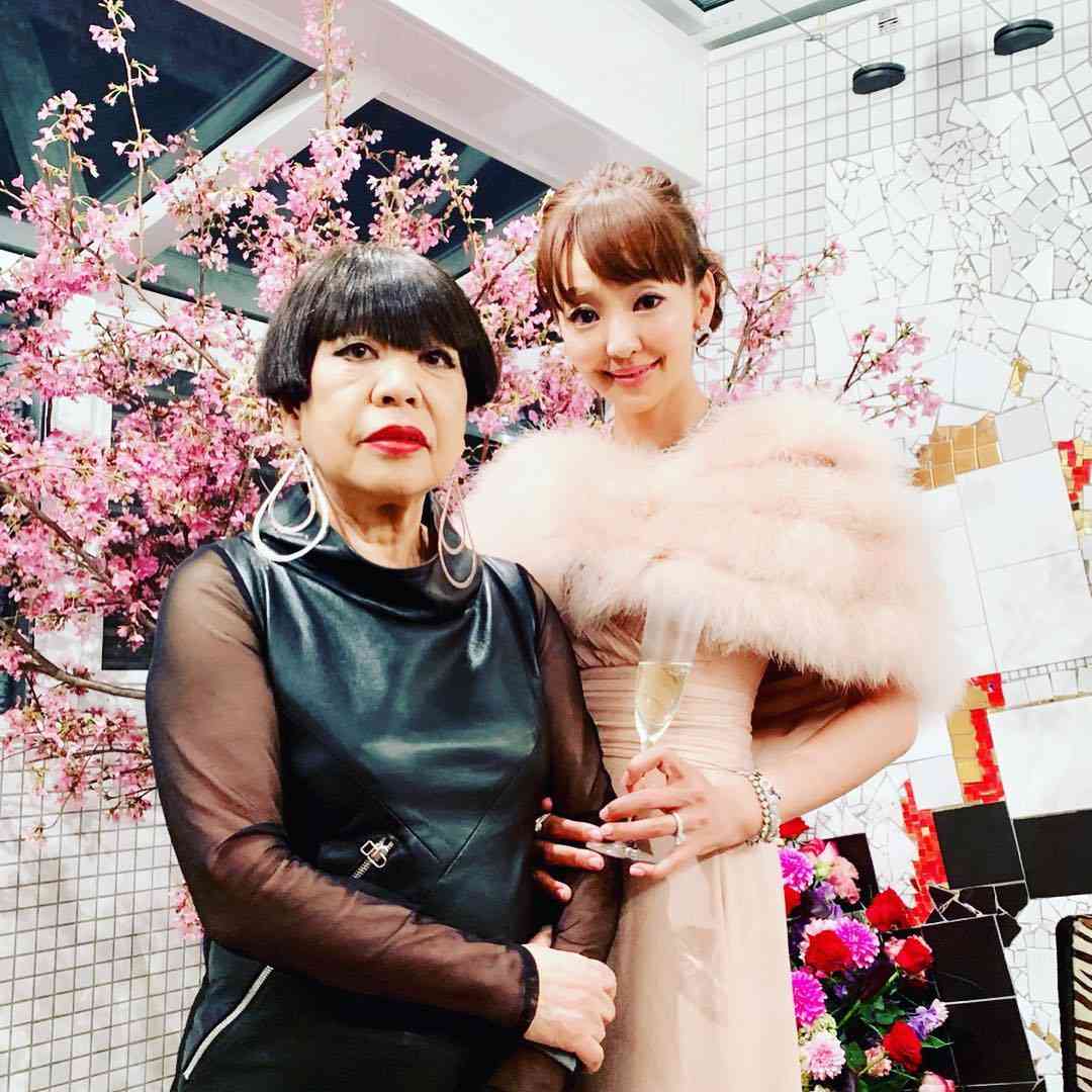 神田うの、泉ピン子との“母娘”ショット公開　「やんちゃな私をよく可愛がって下さいました」