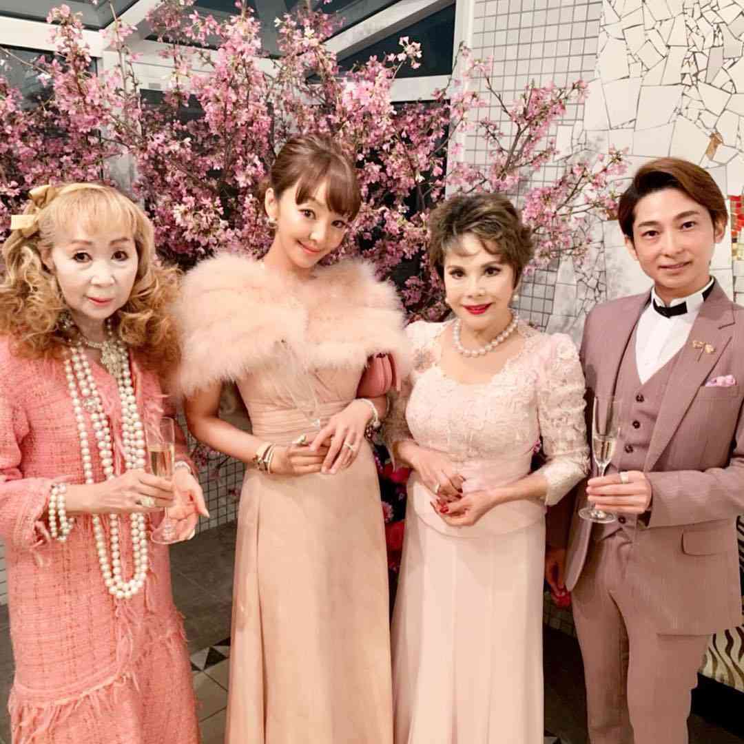 神田うの、泉ピン子との“母娘”ショット公開　「やんちゃな私をよく可愛がって下さいました」