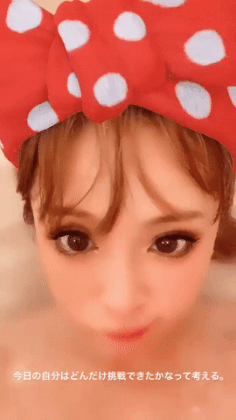 浜崎あゆみ、ライブのステージ衣装に批判殺到「安室奈美恵のパクリ」「これはひどい」 