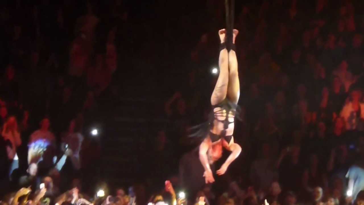 Pink "Try" (Live) 3/5/13 - YouTube
