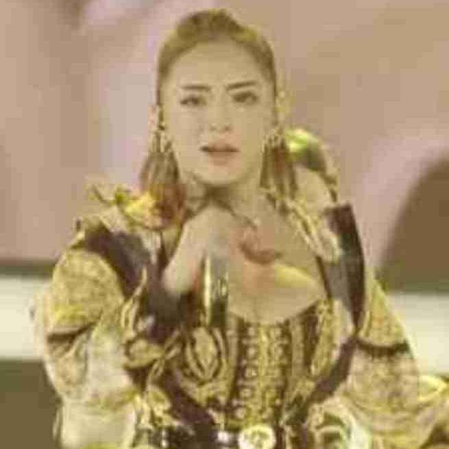 浜崎あゆみ、ライブのステージ衣装に批判殺到「安室奈美恵のパクリ」「これはひどい」 