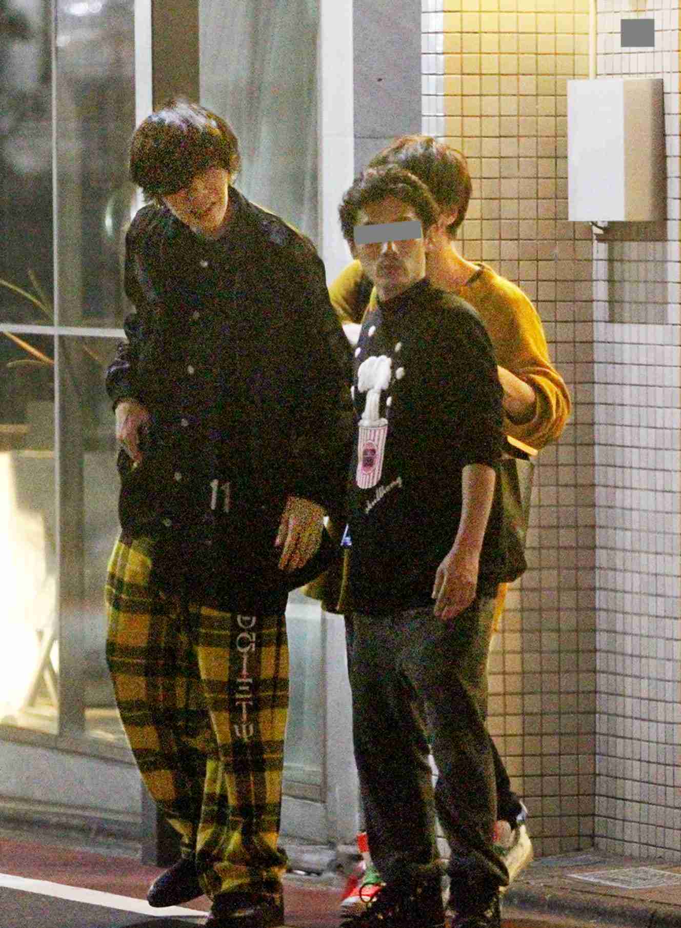 豪華メンバーで誕生会 米津玄師 南青山での ベロベロ現場 ガールズちゃんねる Girls Channel