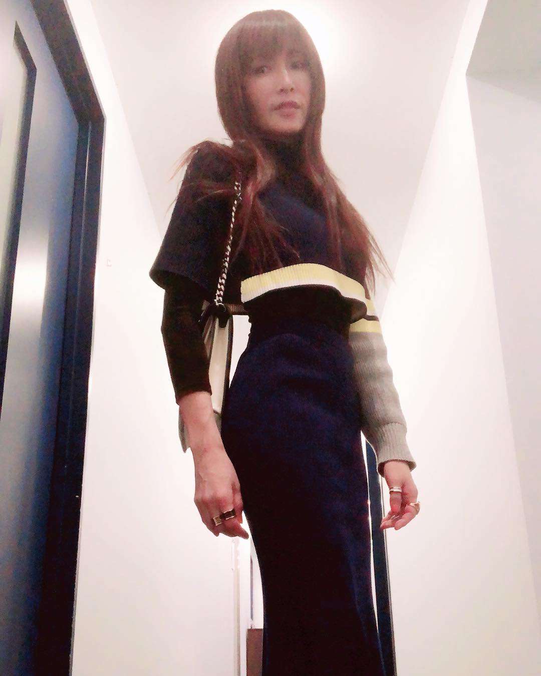 工藤静香、圧巻の美くびれ披露　「これぞ芸能人」「スゴすぎる…」