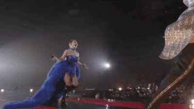 浜崎あゆみ、ライブのステージ衣装に批判殺到「安室奈美恵のパクリ」「これはひどい」