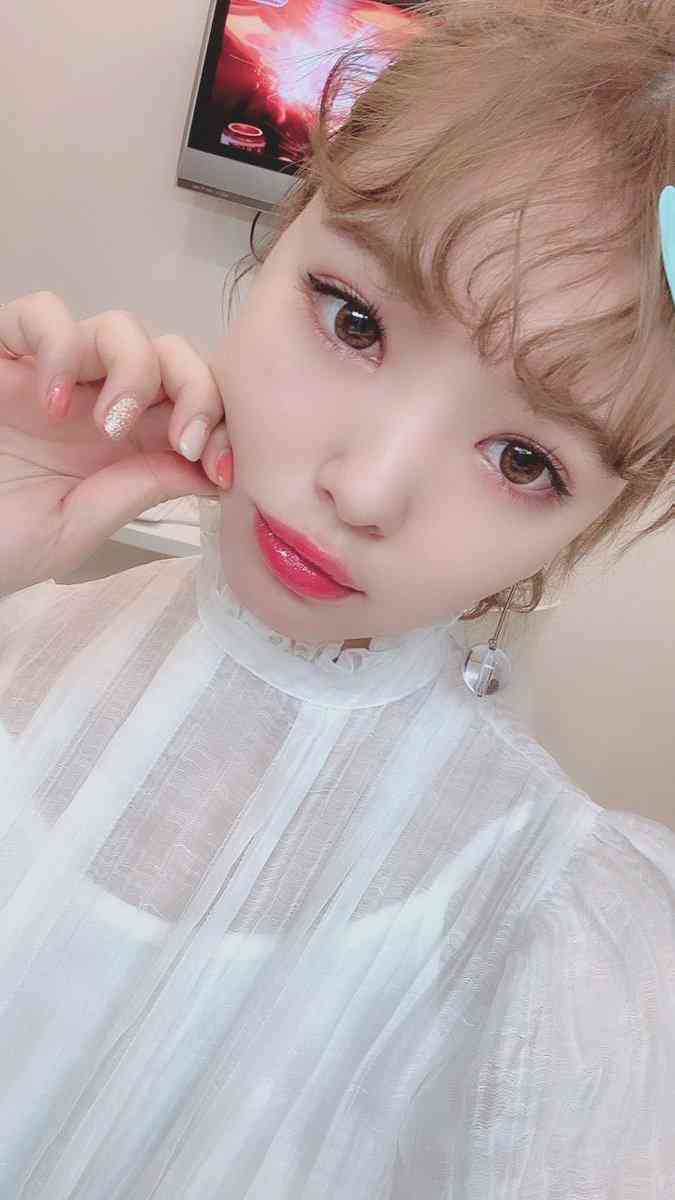 藤田ニコル、前髪くるくるショットに反響「お人形さんみたい！」