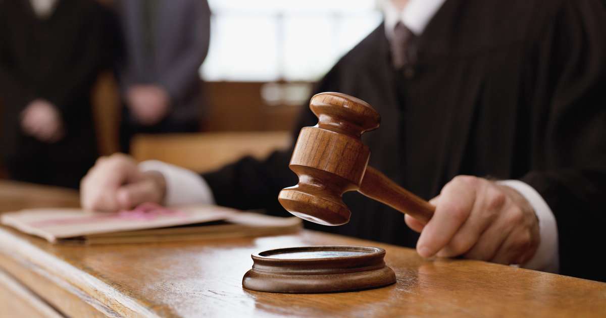 性的暴行を訴える女性に「足は閉じましたか？」と裁判官。停職処分の可能性も | ハフポスト