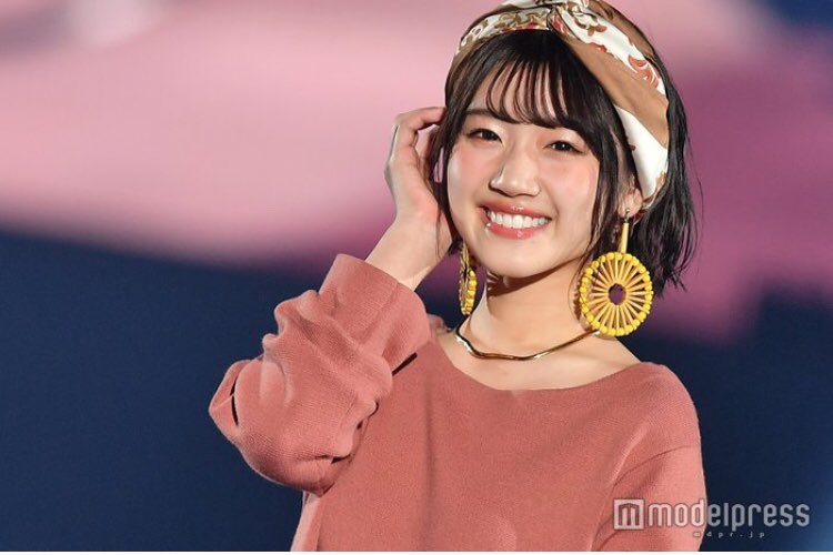 欅坂46渡邉理佐、1st写真集が発売翌日に緊急重版決定