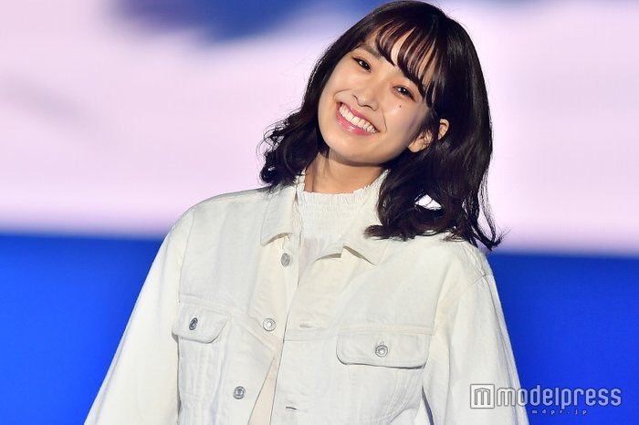 欅坂46渡邉理佐、1st写真集が発売翌日に緊急重版決定