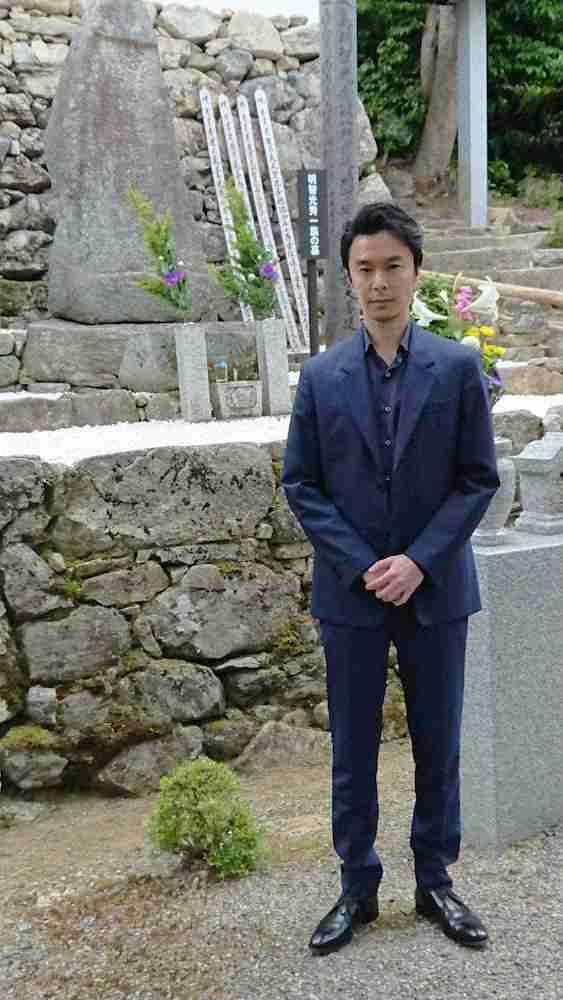 長谷川博己　明智光秀の墓前で「私でよろしいでしょうか？大丈夫でしょうか？と報告」