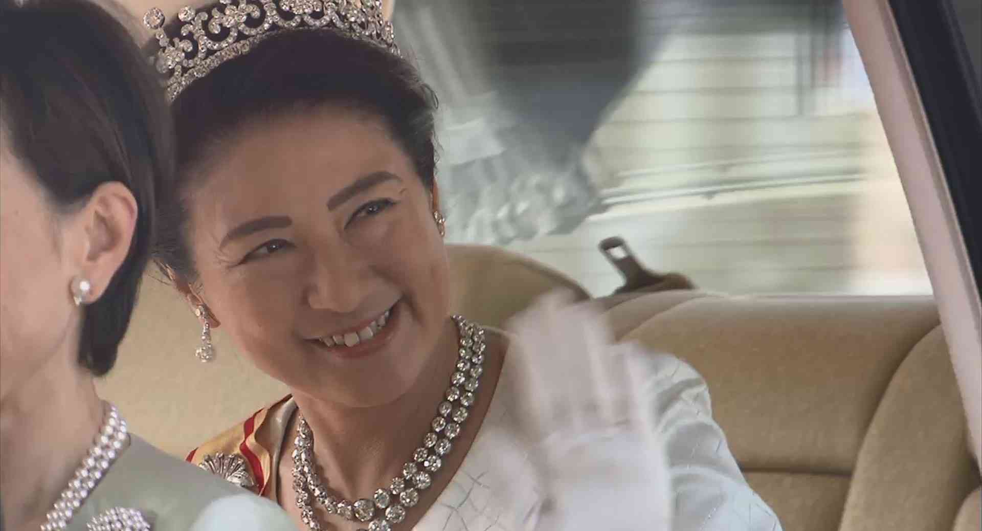 皇后雅子さま 初日の衣装は「ローブ・デコルテの長袖版」ティアラにも注目（FNN.jpプライムオンライン） - Yahoo!ニュース