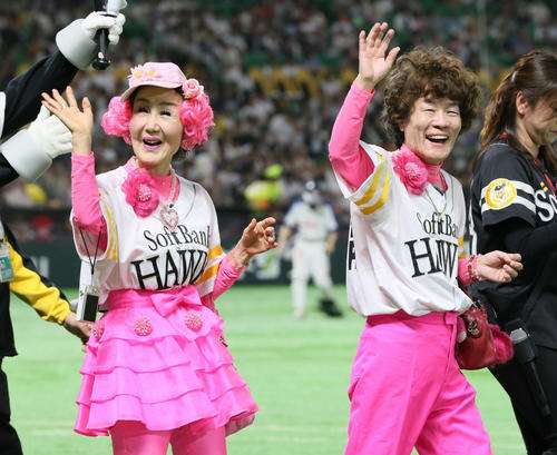 林家ペー“ノーバン”始球式にどよめき「僕、野球部にいたから」