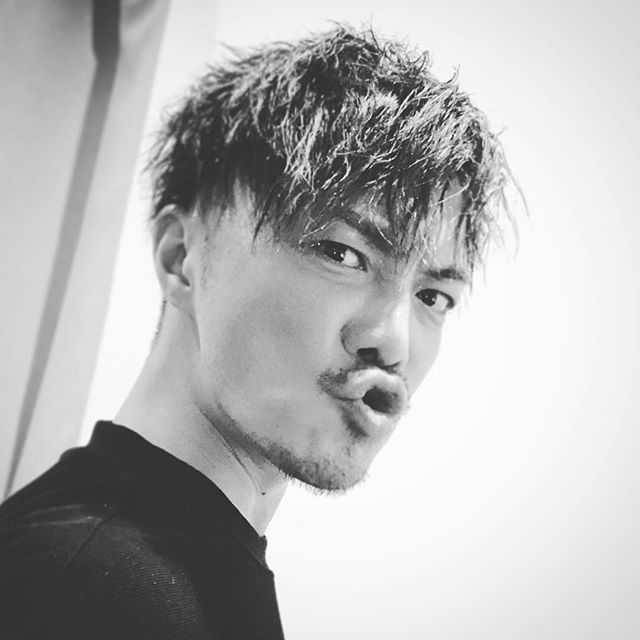成宮寛貴、上半身裸で徳永英明を熱唱に騒然「これは心臓爆発モン」「失神レベル」