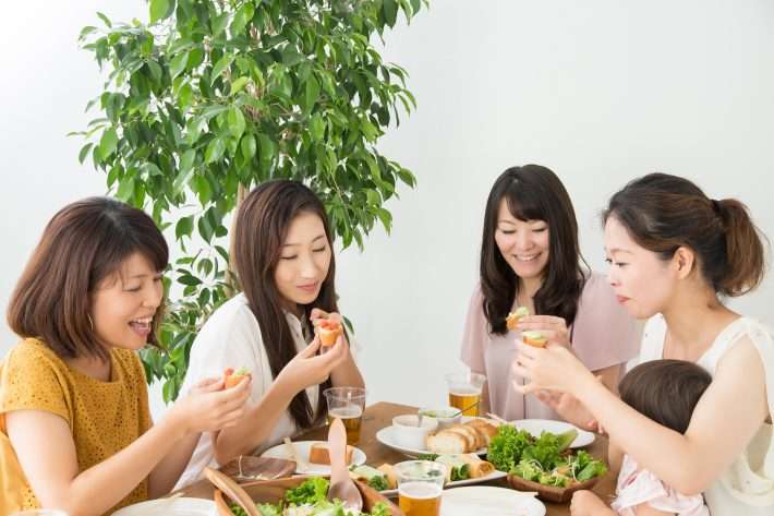 ママ友に本当の年齢を隠す女性。「最年長はイヤ」な胸中とは？ | 女子SPA！