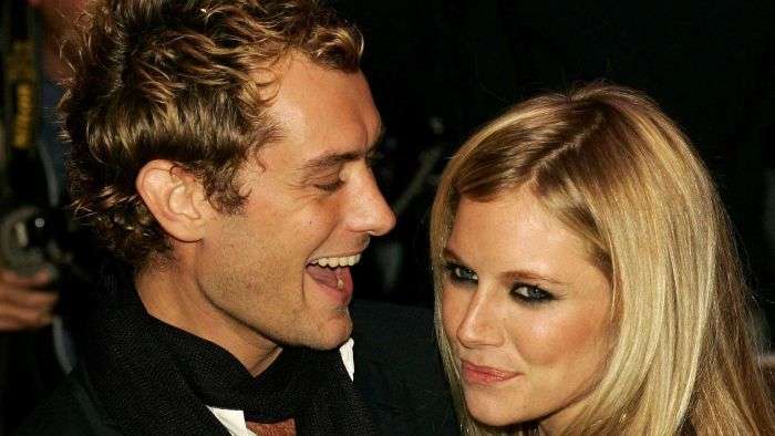 Jude Law and Sienna Miller in 2004 - ABC News (Australian Broadcasting Corporation)