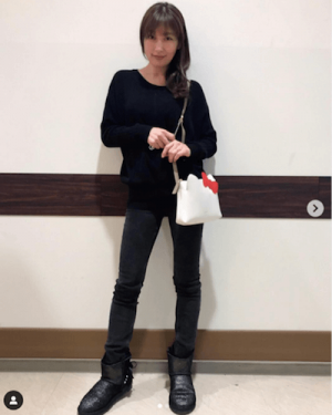 熊田曜子、すっぴん＆全身黒コーデ私服に称賛の声「すっぴんでもイケる！」(1ページ目) - デイリーニュースオンライン