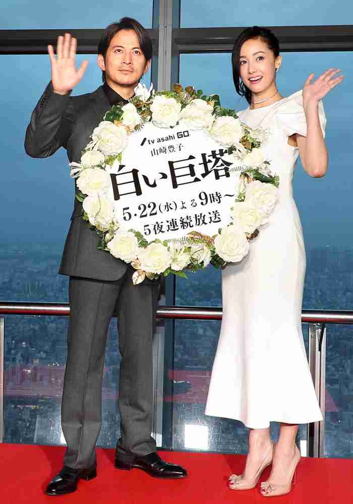 岡田准一＆沢尻エリカ、スカイツリー点灯式でファンに神対応