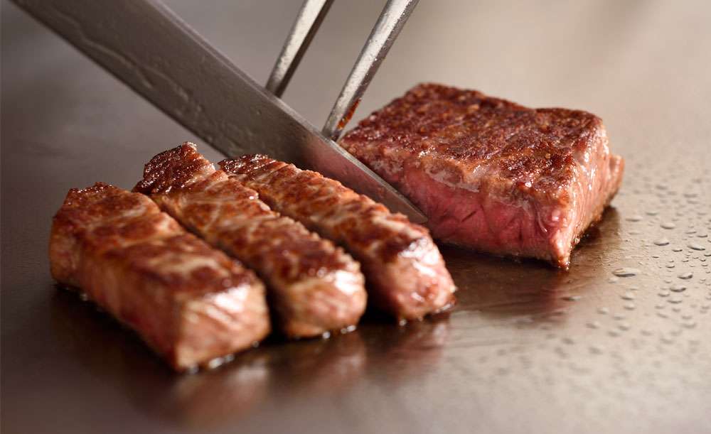 焼肉屋は「材料を客に押し付け店員はのんびり」？「楽しさが分からない」人に苦言殺到「後片付け、給仕、油掃除をしない人の意見」
