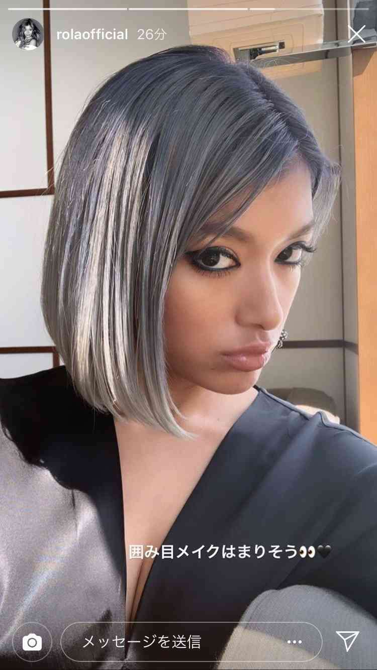 ローラ、ベッド上で肩がはだけたセクシー寝姿に「ちょっとエロい」の声